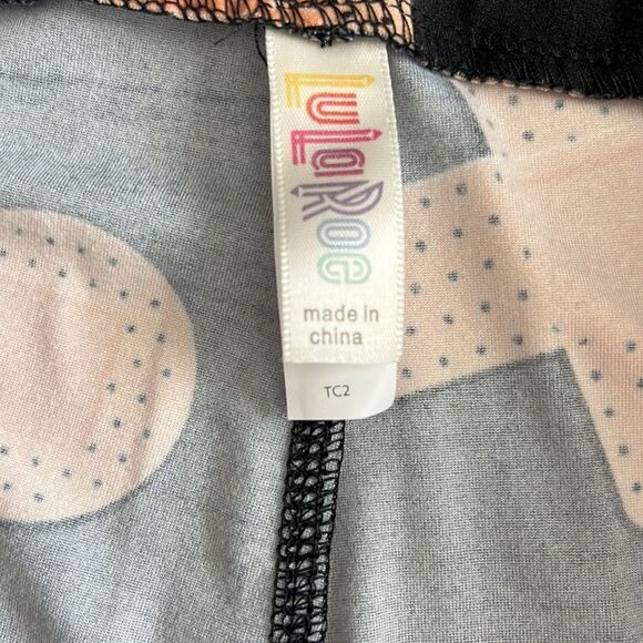 LuLaRoe Bandaid Print Leggings Black Size TC2 Fits 20-26 - Picture 4 of 8
